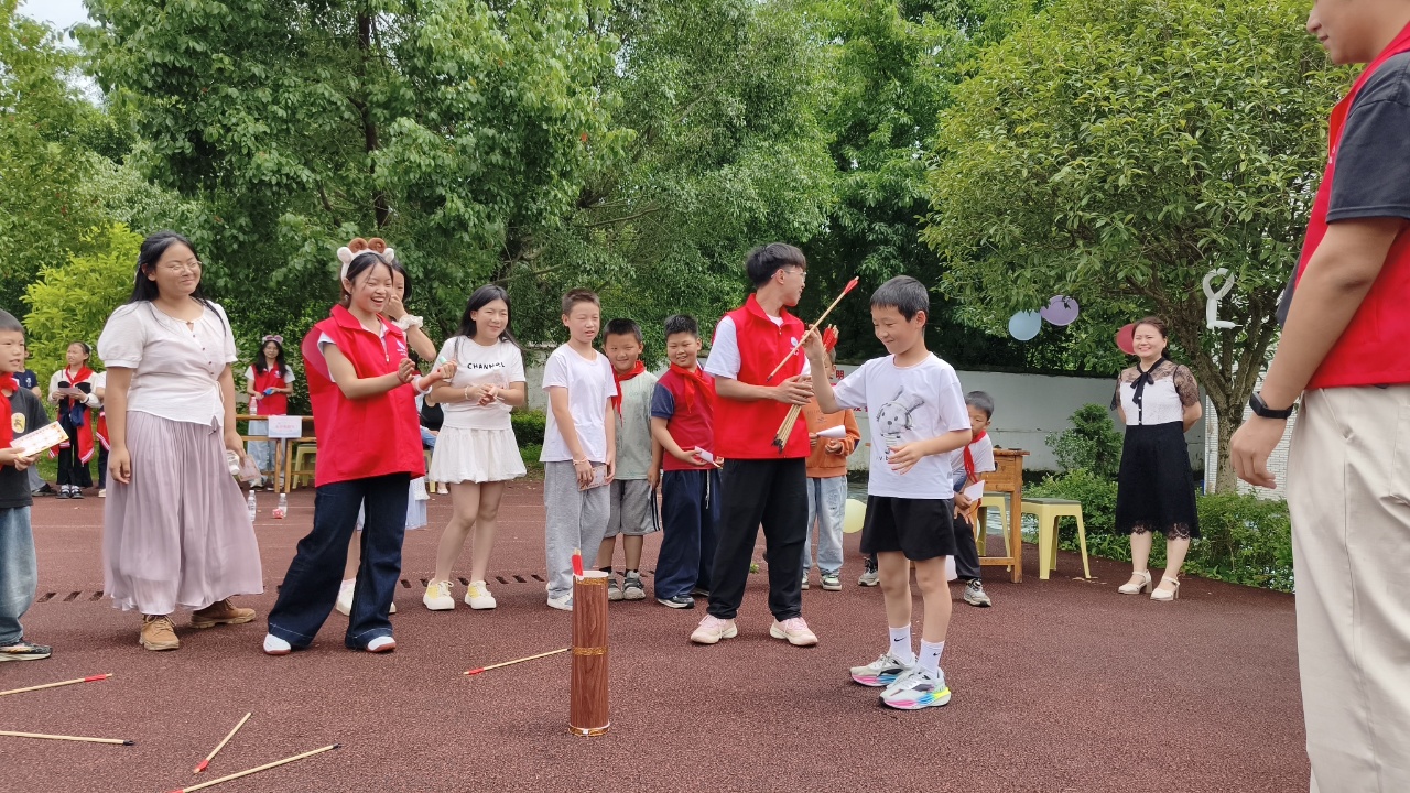 【学生发展】机电工程学院蒲公英支教团  “携手沐童真，欢庆庆六一”游园活动